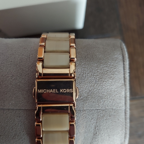 Michael kors watch - Picture 3 of 4